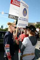 Katherine Heigl TR Knight and Frances FisherActors Support WGA Strike Paramount StudiosDecember 12 2007Los Angeles CA2007 photo