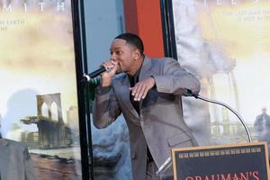 Will SmithWill Smith Handprint and Footprint Ceremony Graumans Chinese Theater ForecourtDecember 10 2007Los Angeles CA2007 photo