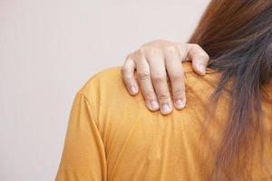 Asian woman having shoulder pain photo