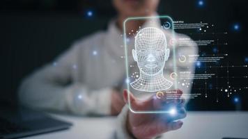 mujer escaneos cara utilizando facial reconocimiento sistema en móvil teléfono para biométrico identificación. futuro alto tecnología tecnología y cara carné de identidad foto