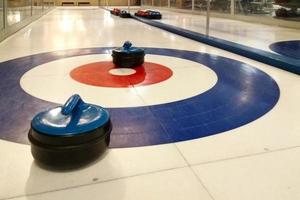 grupo de curling piedras foto