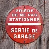 oxidado No estacionamiento firmar en francés foto