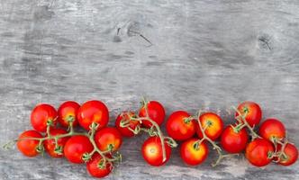 rústico cocina antecedentes con Cereza Tomates ru foto