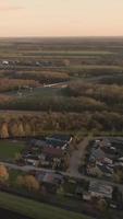 antenne visie van verkeer op reis Aan wegen video