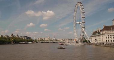 ensolarado dia de a Tamisa rio dentro Londres