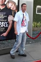 Adán Sandler llegando a el gracioso personas mundo estreno a el arco de luz hollywood teatros en los angeles California en julio 20 2009 2008 foto