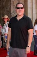 Jon favreau llegando a el gfuerza mundo estreno a el el Capitán teatro en los angeles California en julio 19 2009 2008 foto