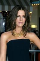 Kate beckinsale llegando a el blanqueamiento estreno a el mans pueblo teatro en madera del oeste California en septiembre 9 9 20092009 foto