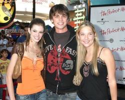Ashley BensonDarin BrooksRachel MelvinThe Perfect Man PremiereLos Angeles CAJune 13 20052005 photo