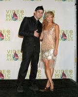 Joel MaddenHilary DuffMTV Video Music AwardsAmerican Airlines ArenaMiami FLAugust  28 20052005 photo