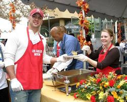 Celebrities Help to serve Thanksgiving Dinner to the homeless at the LA Mission in Downtown LALos Angeles CANovember 23 20052005 photo