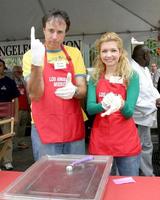 Celebrities Help to serve Thanksgiving Dinner to the homeless at the LA Mission in Downtown LALos Angeles CANovember 23 20052005 photo