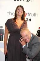 neal mcdonough esposa ruve llegando a el feo verdad estreno a el cinerama Hazme a el arco de luz teatros en los angeles California en julio dieciséis 2009 2008 foto