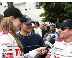 Jaime pequeño entrevistando mella dibujó lachey previo a el carreratoyota largo playa grandioso prix proceleb carrera 2008 largo playa abril 19 20082008 foto