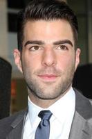 zachary quinto llegando a el estrella emigrar estreno a graumans chino teatro en los angeles California en abril 30 20092009 foto