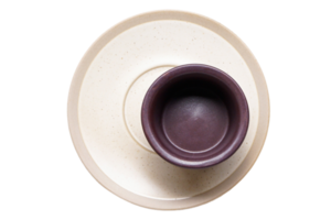 beige assiette et violet bol isolé sur une transparent Contexte png