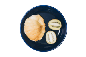azul prato com pão e kiwis isolado em uma transparente fundo png