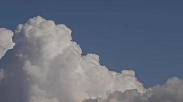 azul cielo antecedentes con nubes imágenes video