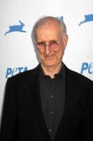 los angeles sep 25 James cromwell llega a el peta 30 aniversario gala a hollywood paladio en septiembre 25 2010 en los angeles California foto