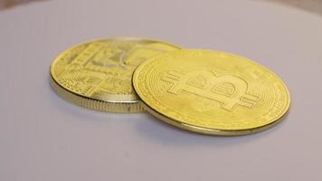 bitcoins et nous dollars pour investissement et commerce fins. bitcoins pour investissement et commerce fins. video