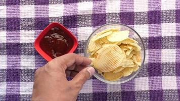 hand pick tasty potato chips video