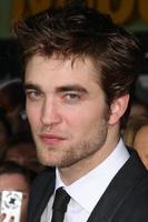 Robert Pattinson arriving at the New Moon PremiereManns Westwood Village TheaterWestwood  CANovember 16 20092009 photo
