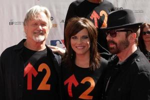 LOS ANGELES  SEP 10  Kris Kristofferson Martina McBride  Dave Stewart arrives at the Stand Up 2 Cancer 2010 Event at Sony Studios on September 10 2010 in Culver City CA photo