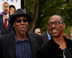 arsenio salón eddie murphy llegando a el imagen ese estreno a el supremo teatro en el supremo lote en los angeles California en junio 6 6 2009 2009 foto