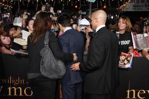 Taylor Lautner arriving at the New Moon PremiereManns Westwood Village TheaterWestwood  CANovember 16 20092009 photo