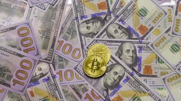 investimento consiglio. dollari e bitcoin. centinaia di fatture e giallo bitcoin. video