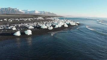 amanecer a diamante playa, cerca jokulsarlon laguna, Islandia video