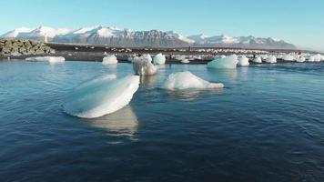 nascer do sol às diamante praia, perto Jokulsarlon lagoa, Islândia video