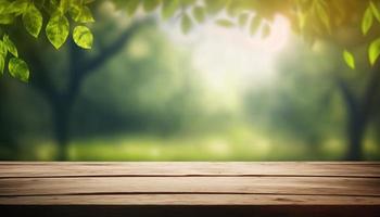 de madera mesa y borroso verde naturaleza bokeh antecedentes para producto.tablero fotografía imágenes de varios objetos, tal como libros, plantas, o papelería, arreglado en un de madera mesa foto