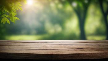 de madera mesa y borroso verde naturaleza bokeh antecedentes para producto.tablero fotografía imágenes de varios objetos, tal como libros, plantas, o papelería, arreglado en un de madera mesa foto