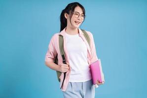 joven asiático estudiante en azul antecedentes foto