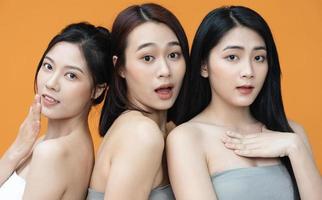 Beauty photo of three young Asian women