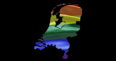 Nederland land vorm gebied schets met lgbt regenboog vlag achtergrond golvend animatie. concept van de situatie met homo huwelijk en tolerantie voor lgbt of lgbtq plus. 4k alpha kanaal video