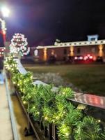 Decoraciones navideñas al aire libre en la ciudad navideña de EE. foto