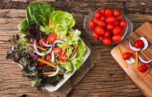 Red Oak and Green Oak salad. photo