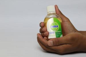 South Lampung, 06 Maret 2023, Disinfektan Antibakteri Dettol diisolasi dengan latar belakang putih. photo