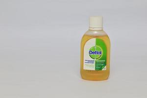 South Lampung, 06 Maret 2023, Disinfektan Antibakteri Dettol diisolasi dengan latar belakang putih. photo