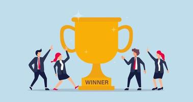 4k recompensa para trabajo en equipo a lograr negocio objetivo animación, felicidad éxito empresarios y mujer equipo participación victorioso trofeo taza. video