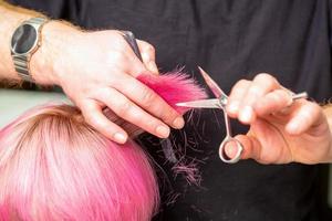 peluquero corte corto rosado pelo foto