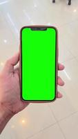 Green screen, green screen of mobile phone, green screen of hand holding phone, vertical of green screen video