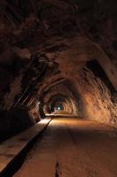 túnel minero en kowary, polonia foto