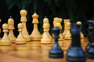 ajedrez apertura del juego - primero moverse con un blanco empeñar