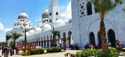 Surakarta, Indonesia, March 12, 2023. Crowds of visitors packed the Sheikh Zayed Mosque area of Surakarta. photo