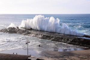 Huge sea waves photo