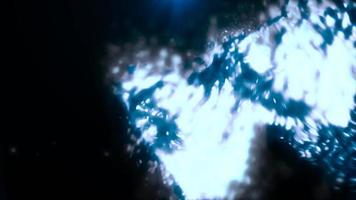 abstract achtergrond van iriserend vloeistof water tegen de achtergrond van licht, video 4k