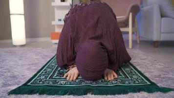 Muslim woman in hijab. To pray. Muslim woman in hijab praying. video